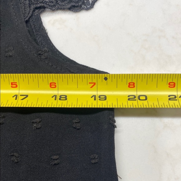 Top V-Neck Cap Sheer Lace Sleeve Lace Trim Pearlized Button Elegant Black Size 6 - Picture 6 of 7